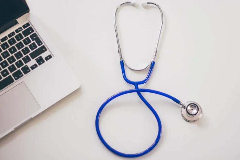 Stéthoscope et ordinateur portable pour santé digitale